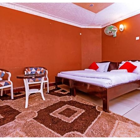 Royal Lake View Gardens Kampala Esterno foto