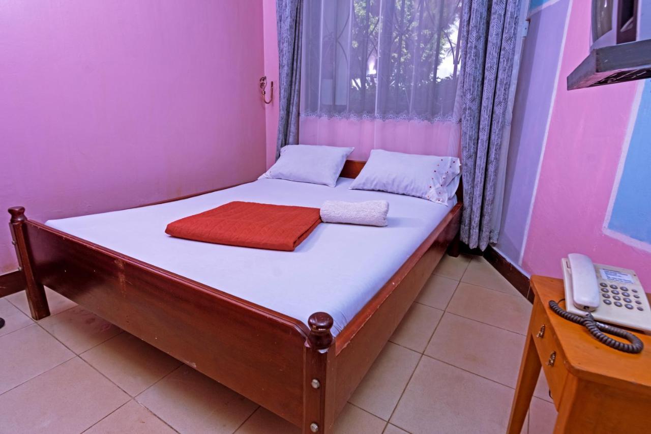 Royal Lake View Gardens Kampala Esterno foto
