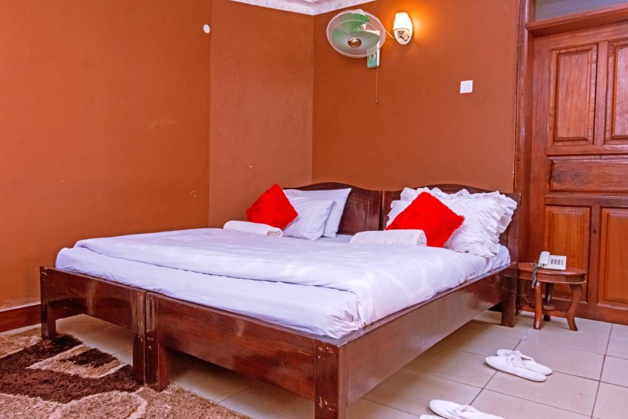 Royal Lake View Gardens Kampala Esterno foto