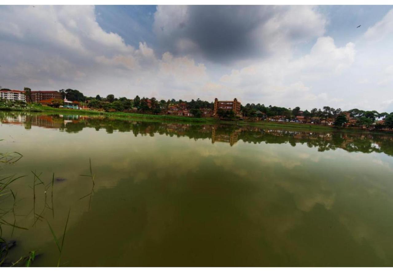 Royal Lake View Gardens Kampala Esterno foto