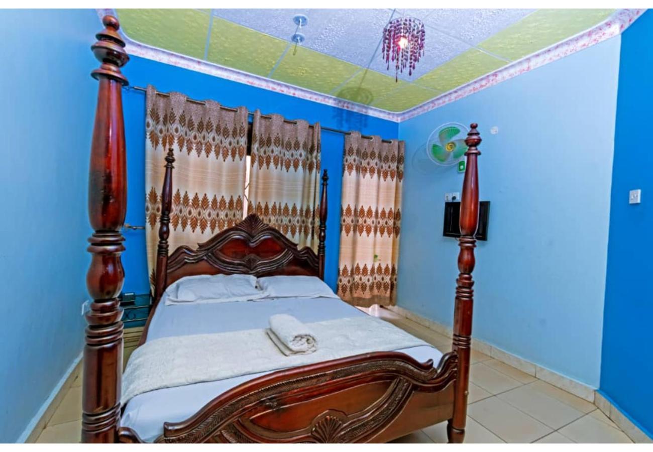 Royal Lake View Gardens Kampala Esterno foto