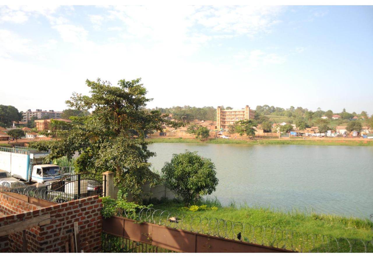 Royal Lake View Gardens Kampala Esterno foto