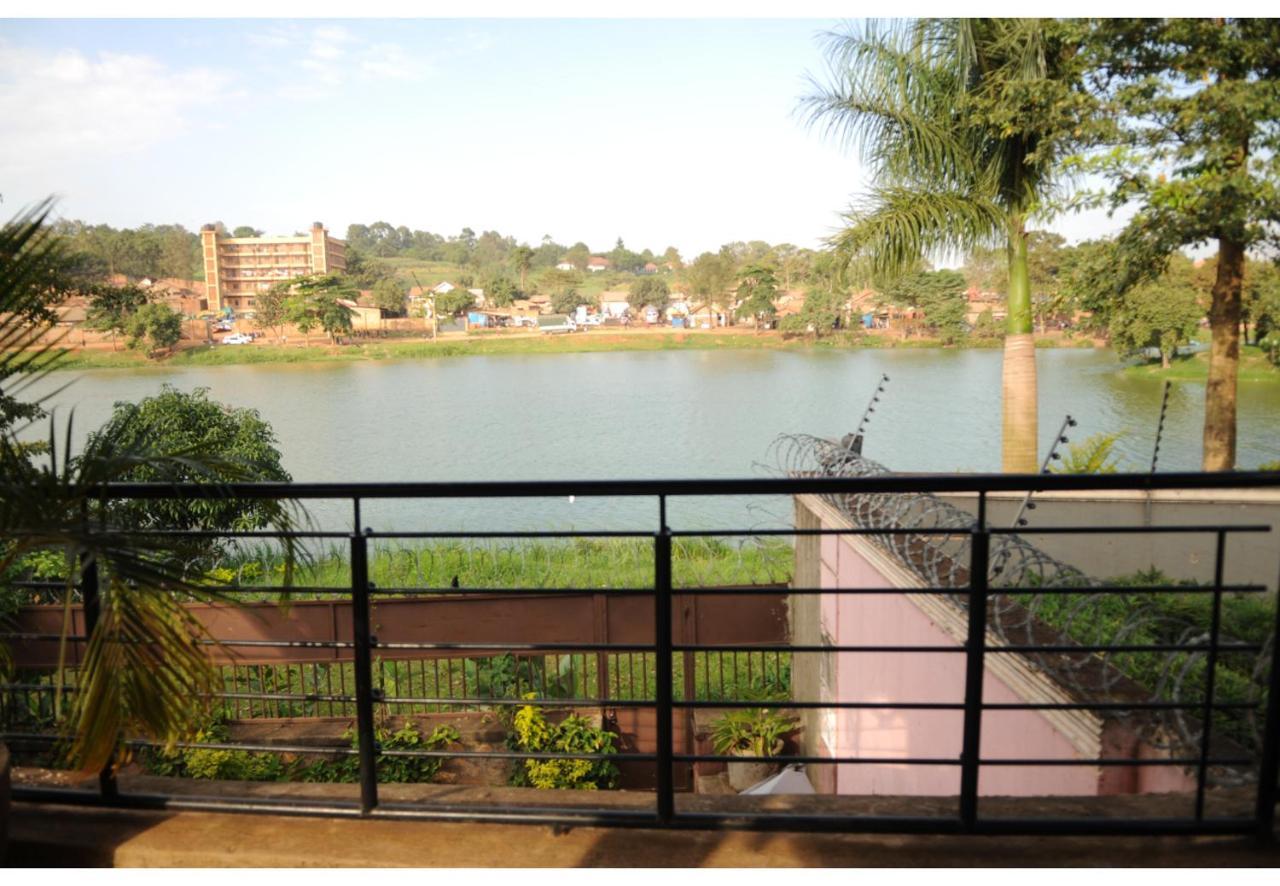 Royal Lake View Gardens Kampala Esterno foto