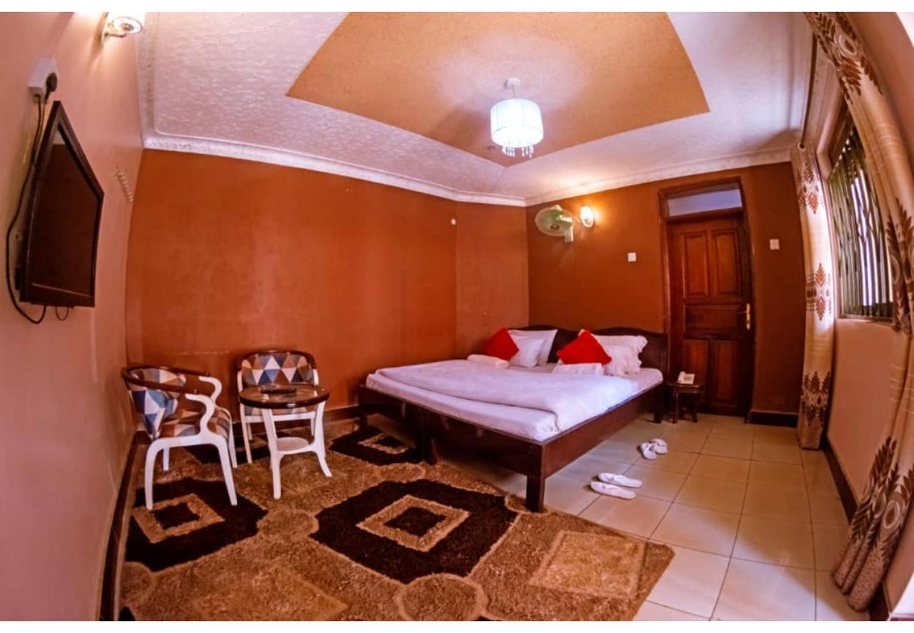 Royal Lake View Gardens Kampala Esterno foto