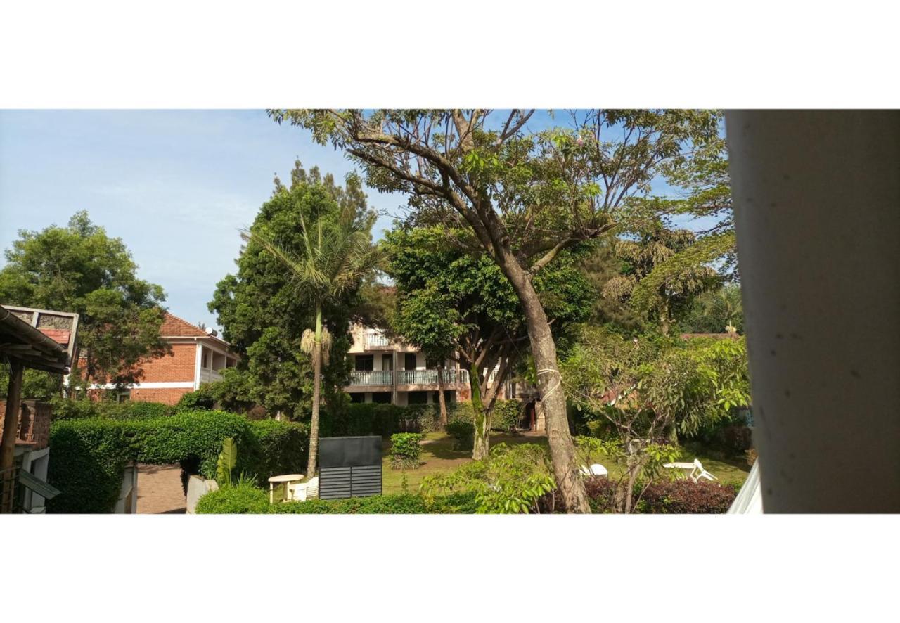 Royal Lake View Gardens Kampala Esterno foto