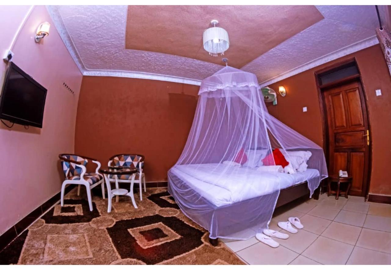 Royal Lake View Gardens Kampala Esterno foto