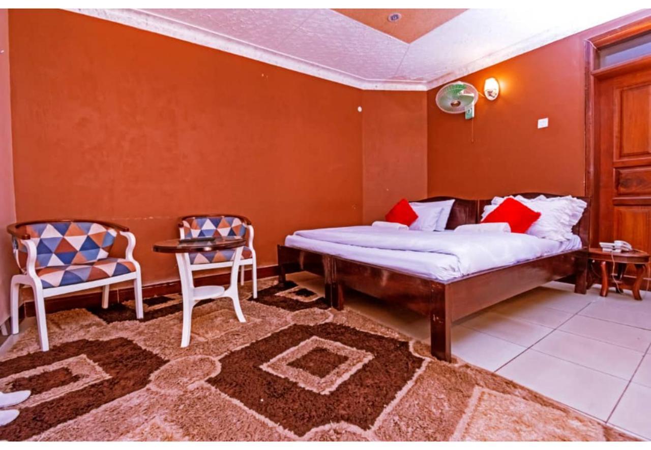 Royal Lake View Gardens Kampala Esterno foto