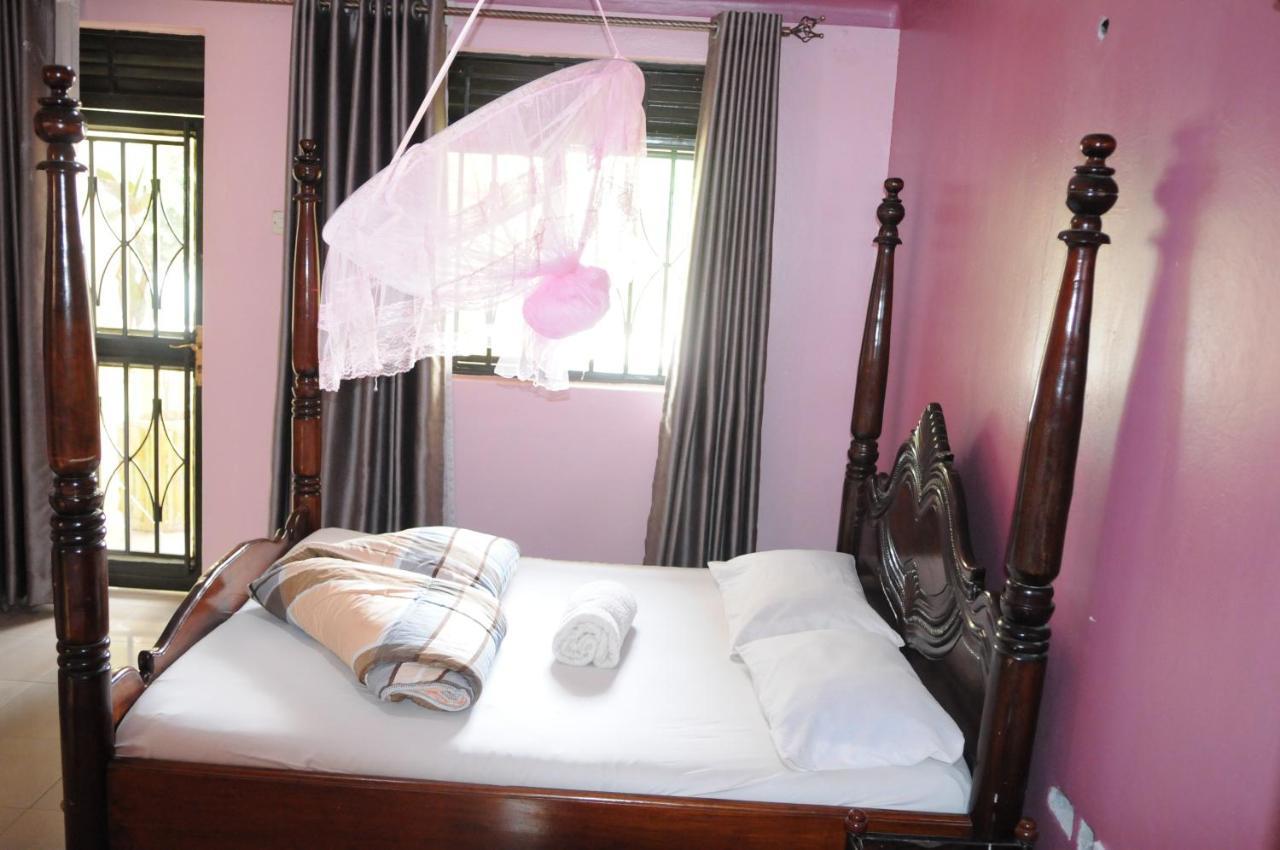 Royal Lake View Gardens Kampala Esterno foto
