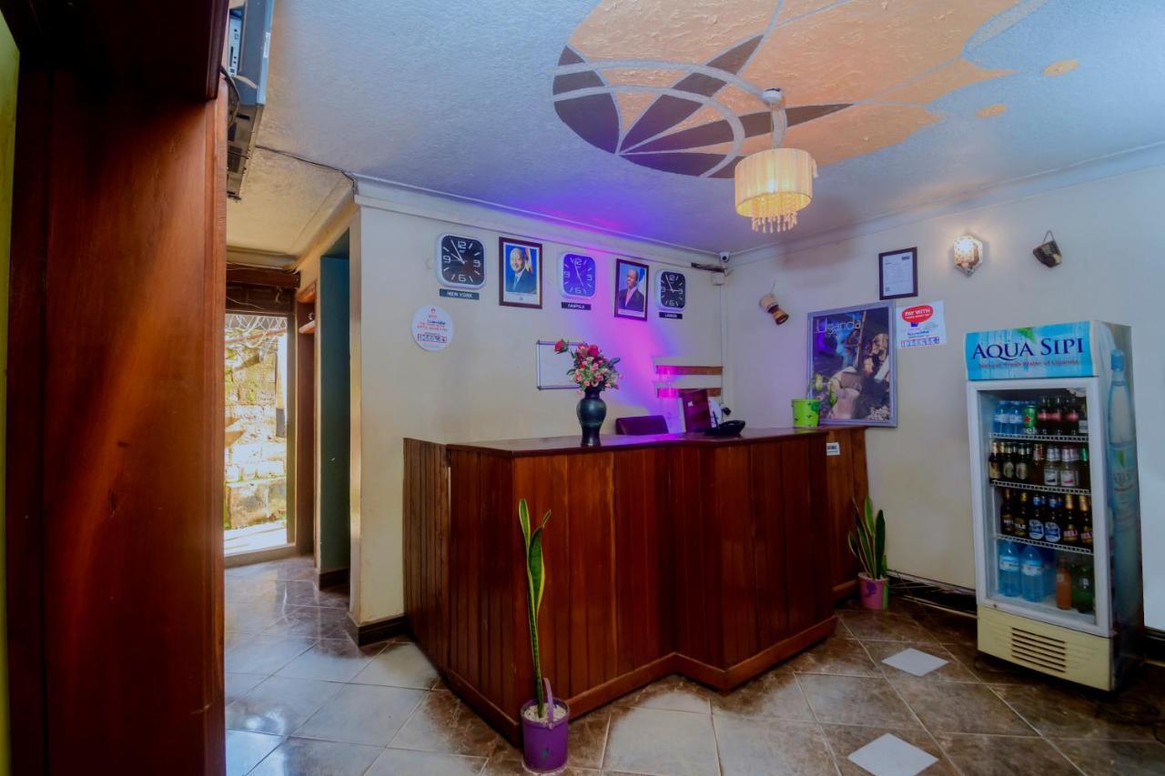 Royal Lake View Gardens Kampala Esterno foto