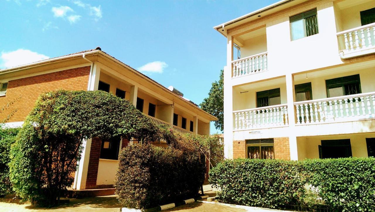 Royal Lake View Gardens Kampala Esterno foto
