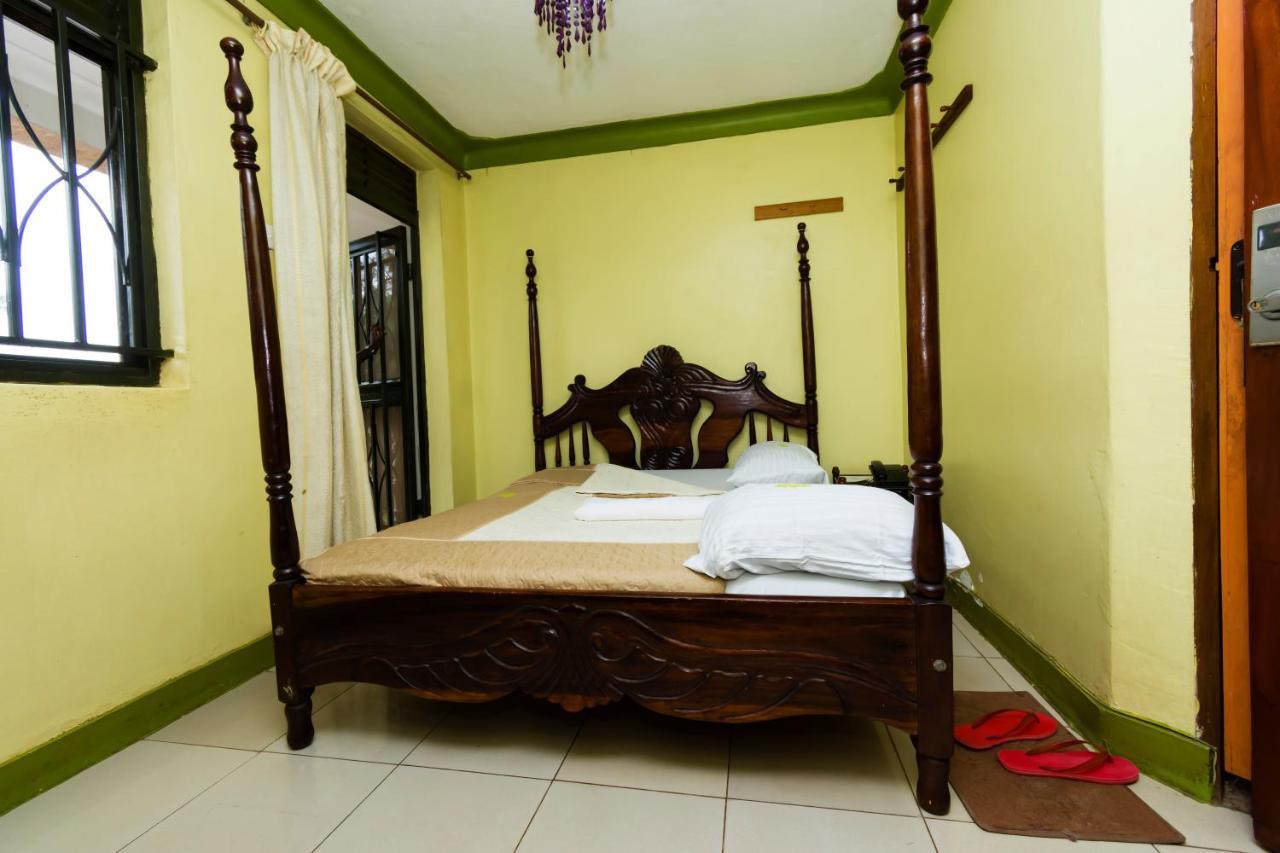Royal Lake View Gardens Kampala Esterno foto