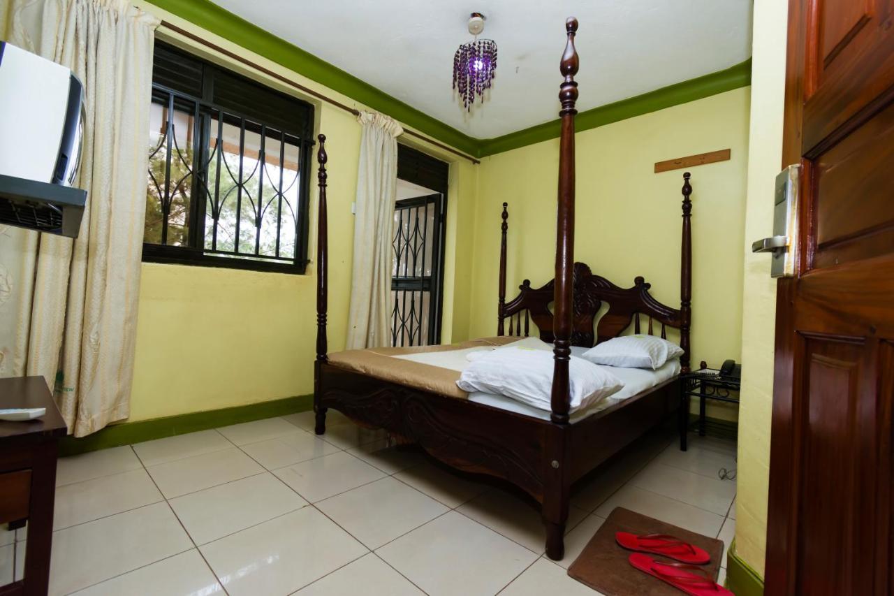 Royal Lake View Gardens Kampala Esterno foto
